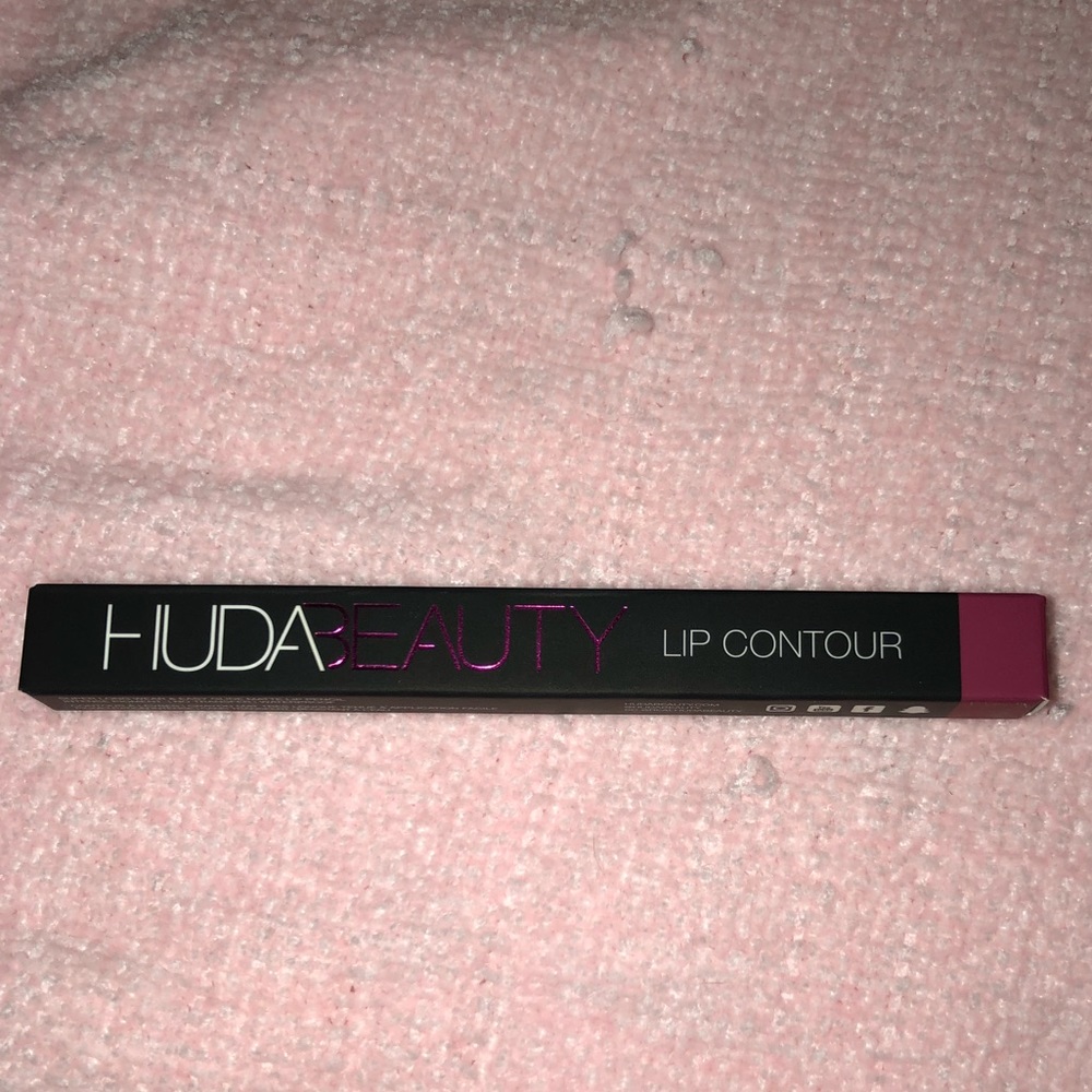 HUDA BEAUTY Lip Contour in Trophy Wife